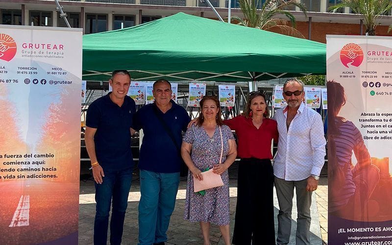 Voluntarios y profesionales colaborando en el Día del Niño en Torrejón de Ardoz