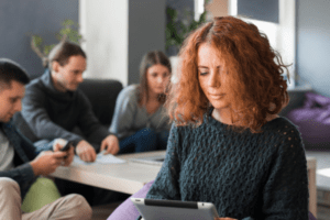 Consecuencias del abuso de sustancias: Aislamiento Social y Problemas Laborales